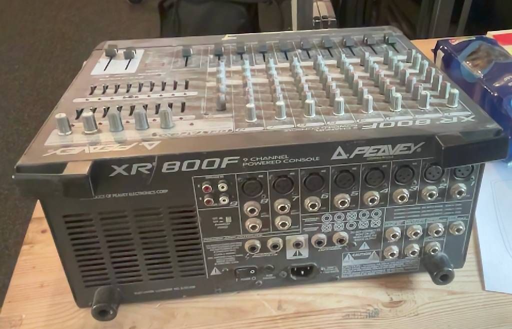Console di mixaggio: Powered console / table de mixage amplifiée Peavey XR800F – Usato da Biel/Bienne venduto da julienmegroz 2