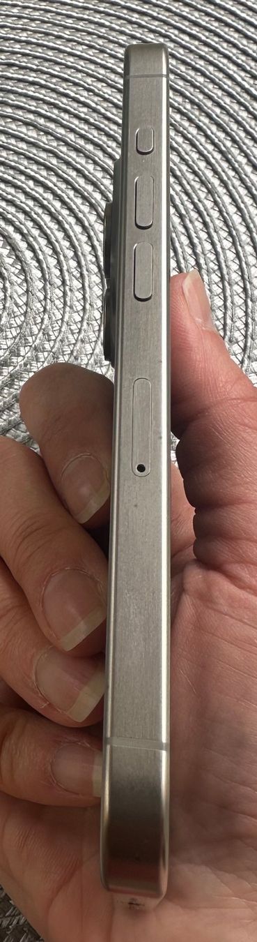 Apple Handys / Smartphones: iPhone 15 – Gebraucht aus Zürich von dariovalerio