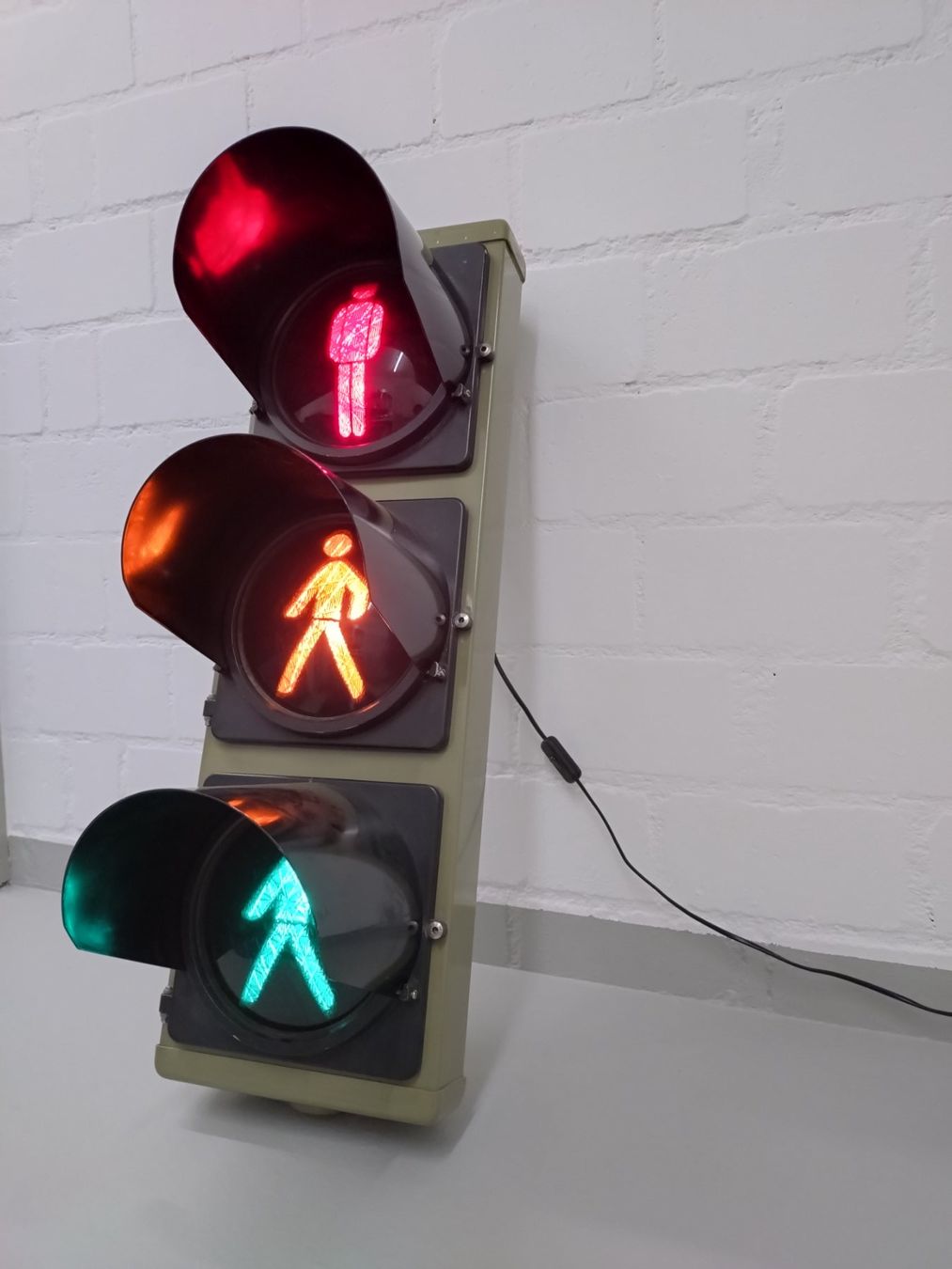 Lampade: Fussgängerampel gebraucht funktionstüchtig – Usato da Nuglar venduto da SwissJukebox 1