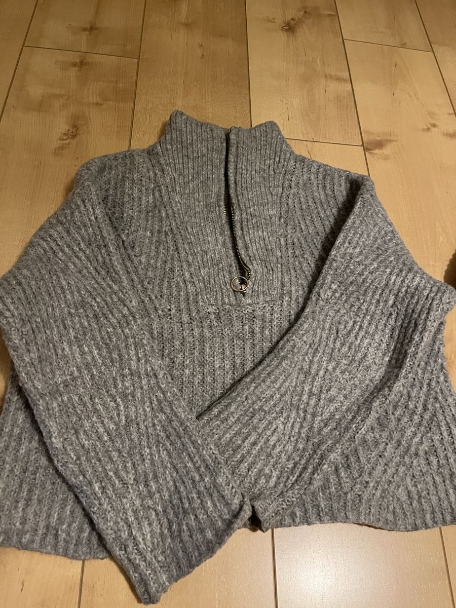 Pullover & Sweatshirts: Pull Stradivarius gris avec fermeture éclair taille XS – Gebraucht aus Bellevue von utilisatratice 1