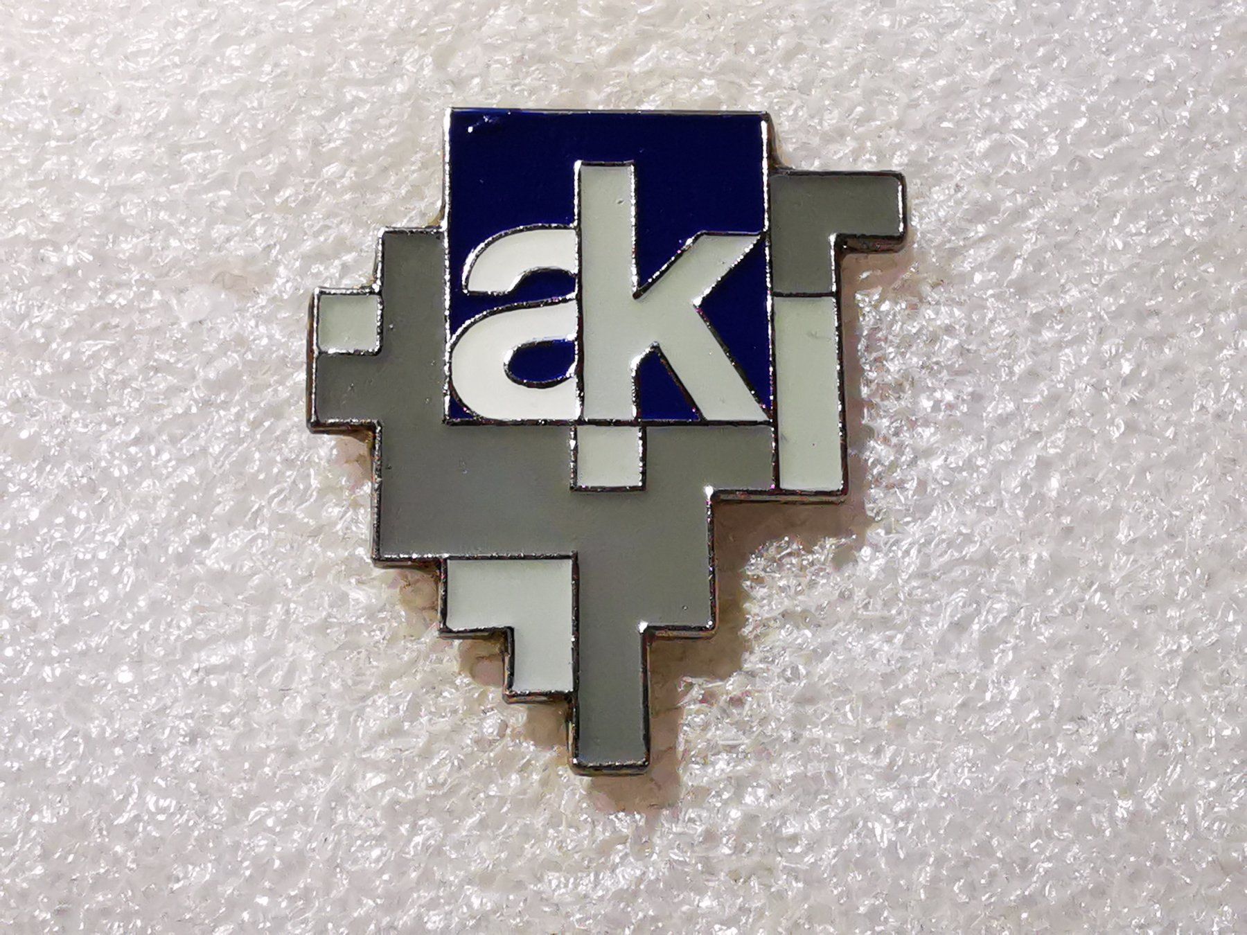Placchette & Badge: Ansteckpin 80: ak – Usato da Oppligen venduto da Pin-Fall-Shop