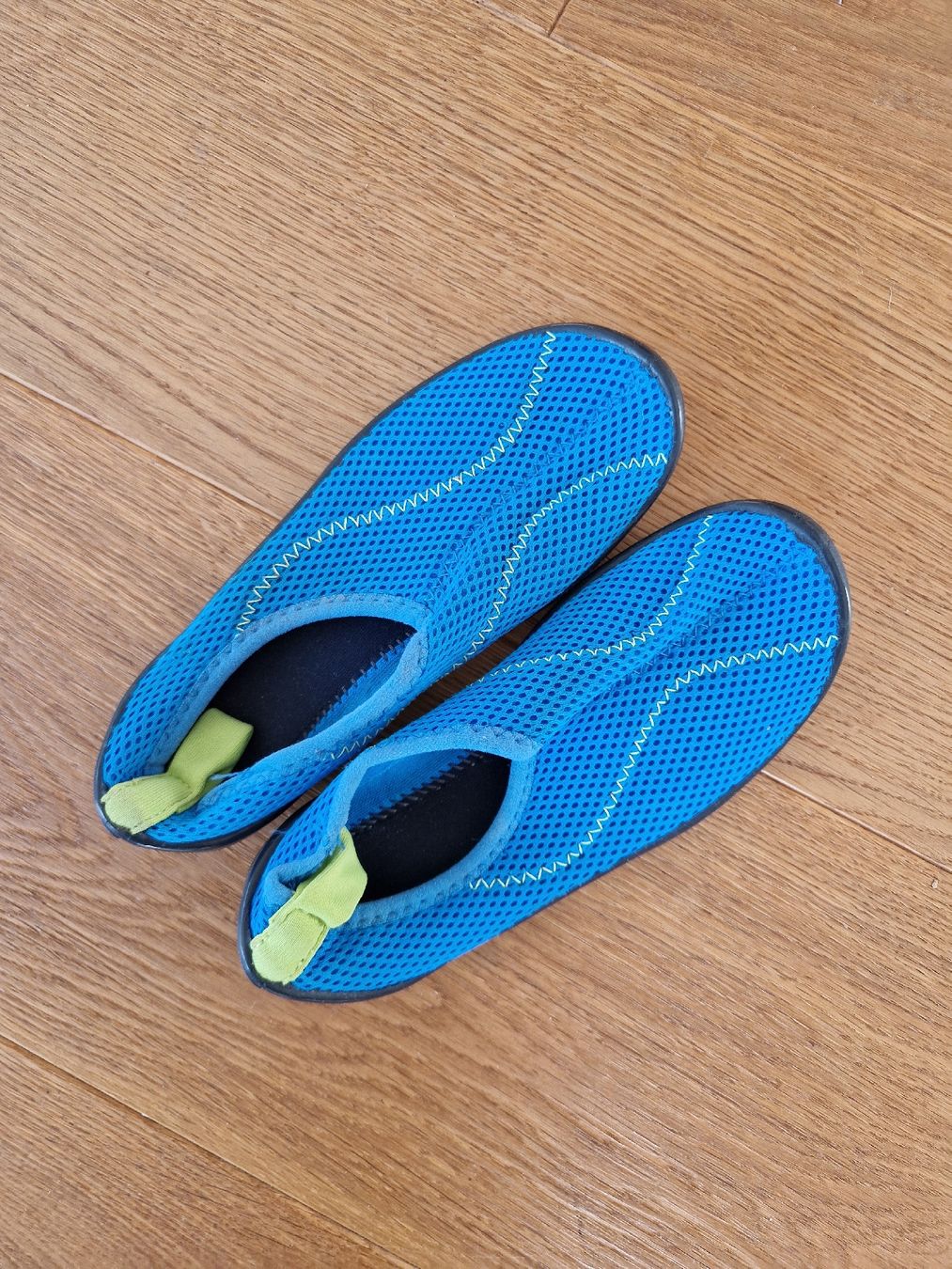 Decathlon Scarpe per ragazzi: Badeschuhe Grösse 30 – Usato da Eschenbach SG venduto da SanFranciscoCalifornia