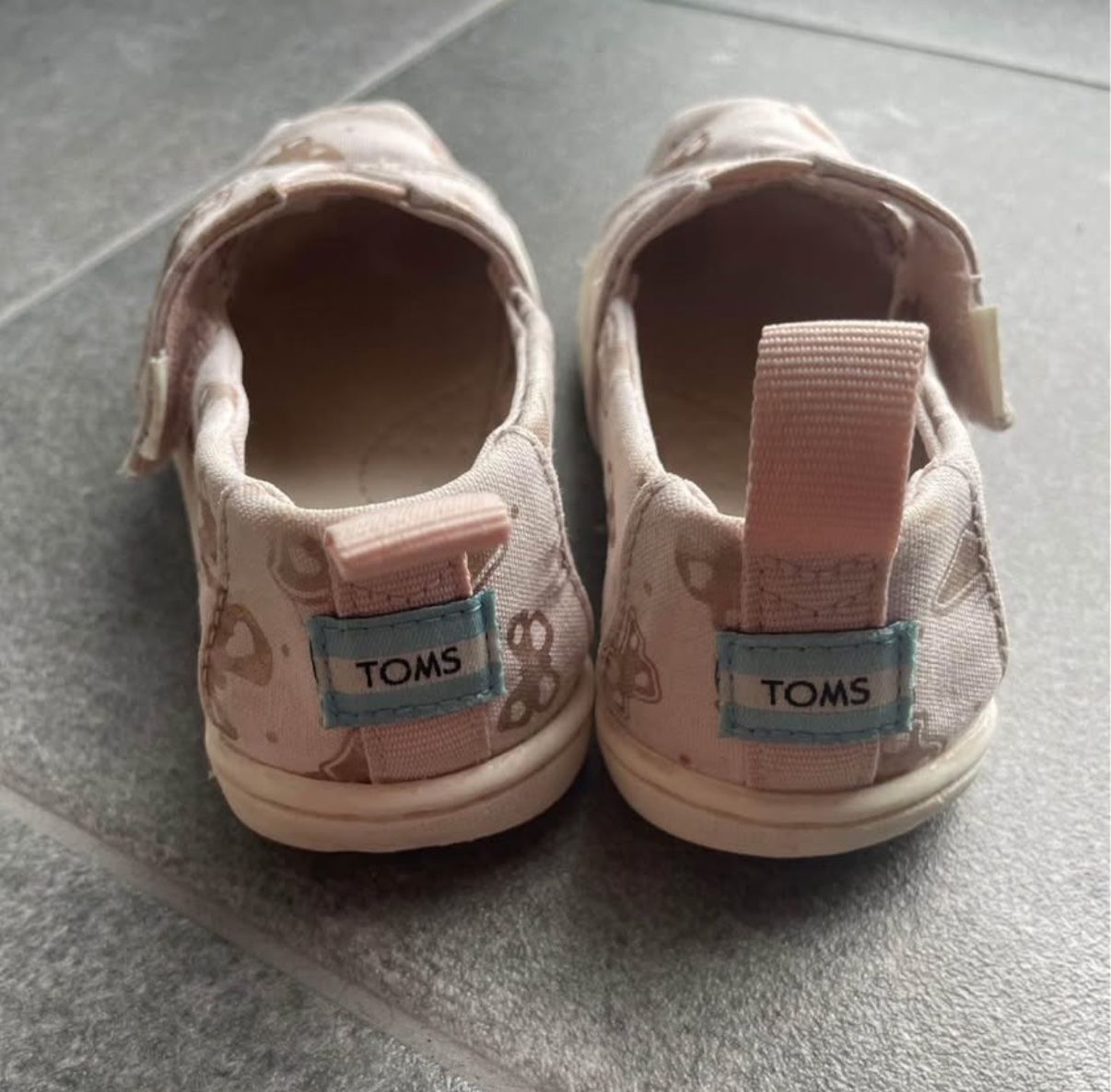 Toms Scarpe per ragazze: TOMS Slipper Mädchen Grösse 23.5 – Usato da Spreitenbach venduto da Princess1989 2