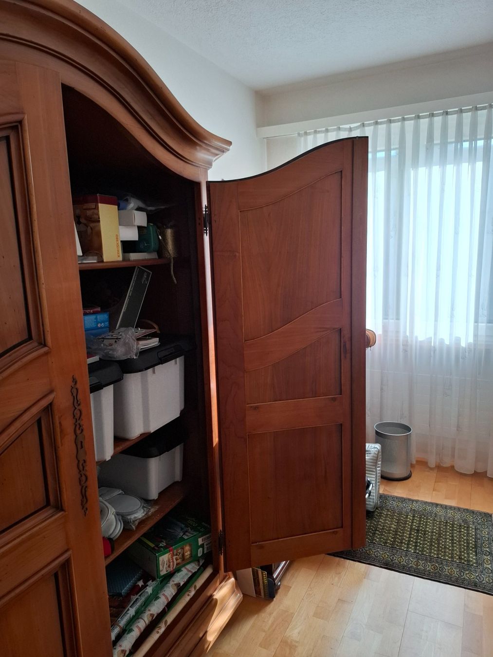 Armadi: antiker Schrank – Usato da St. Niklausen LU venduto da Kamelo 2