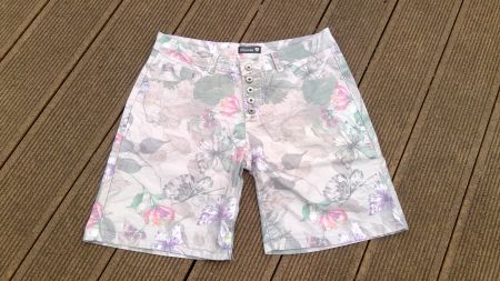 Bermuda beiges & motifs fleurs CHICORÉE, taille 40, NEUF
