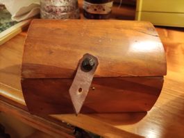 Massive kleine Holz Schatulle Dose Handarbeit