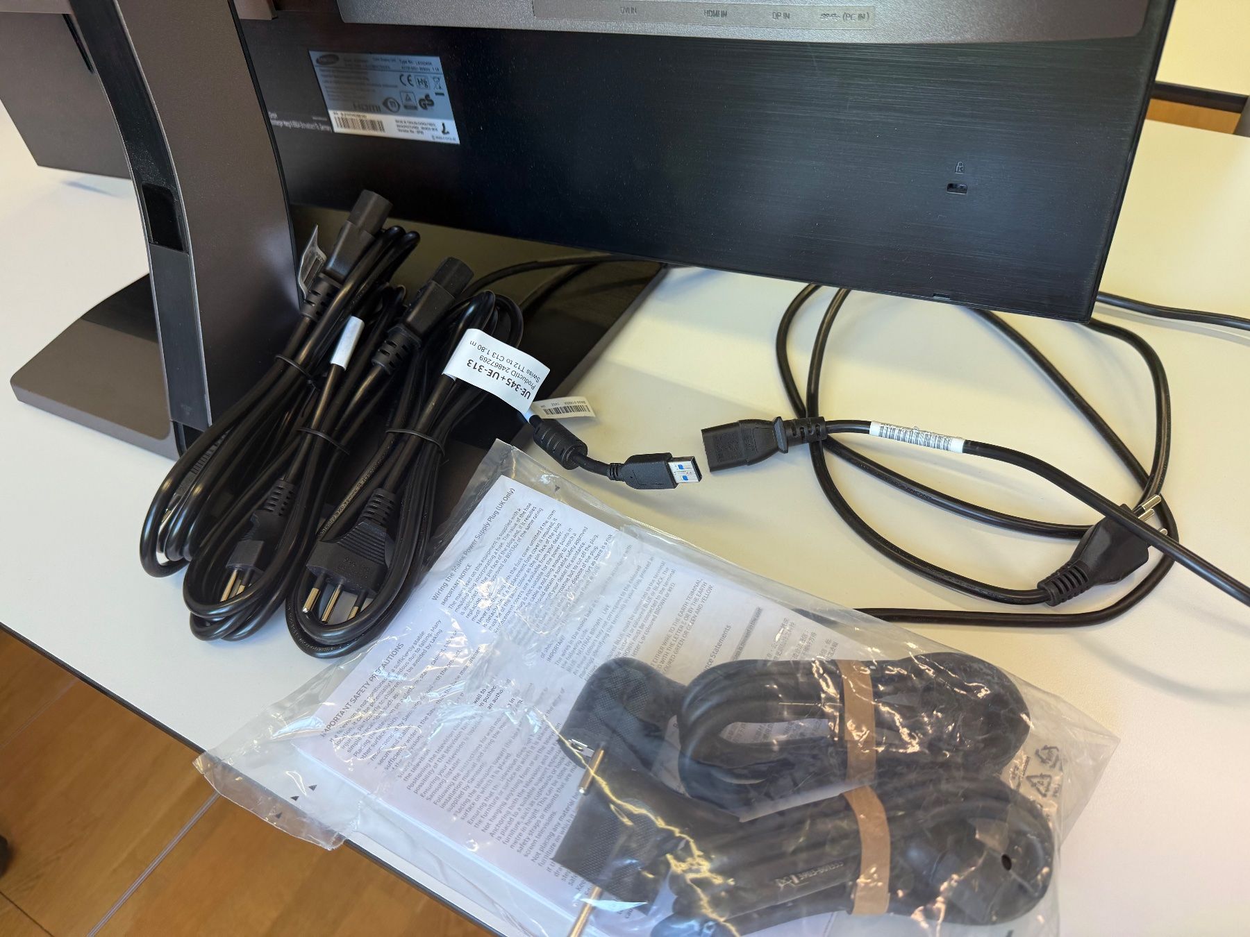 Samsung Monitore: 4 x Samsung Screen 32 Zoll – Gebraucht aus Bachenbülach von ricricric 3