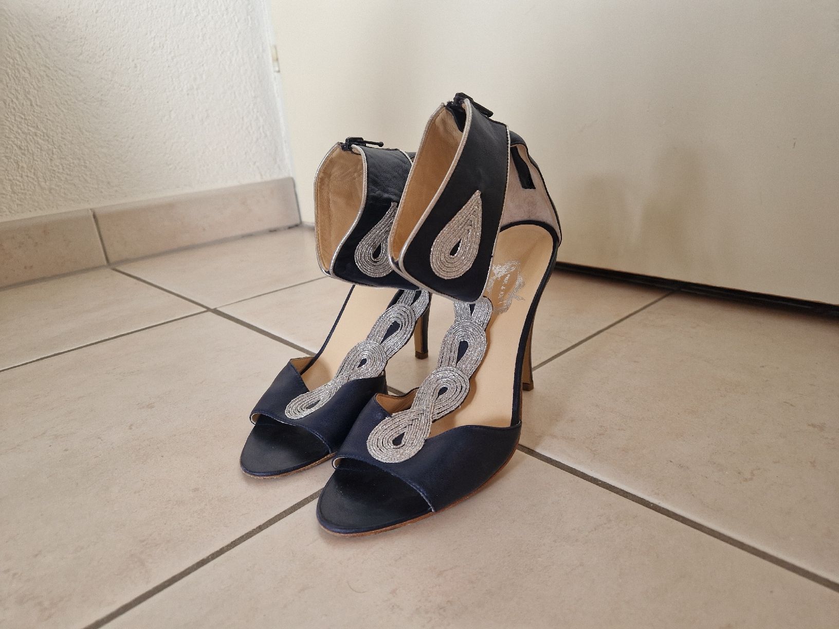 Scarpe da donna: sandales Paul&Joe taille 37 – Usato da Pully venduto da Patriciaeve