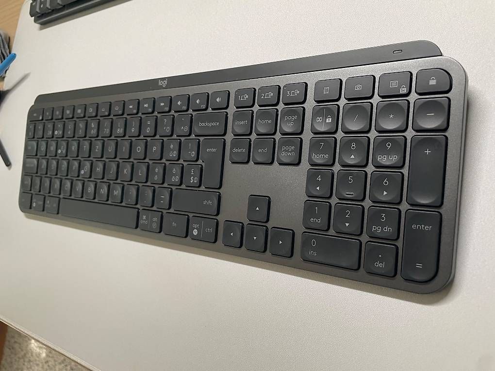 Tastaturen: Logitech MX Keys – Gebraucht aus Luzern von ethnicolor 1