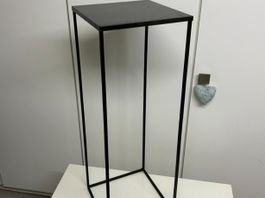 Schwarze Metallarbeitständer 30x30x85