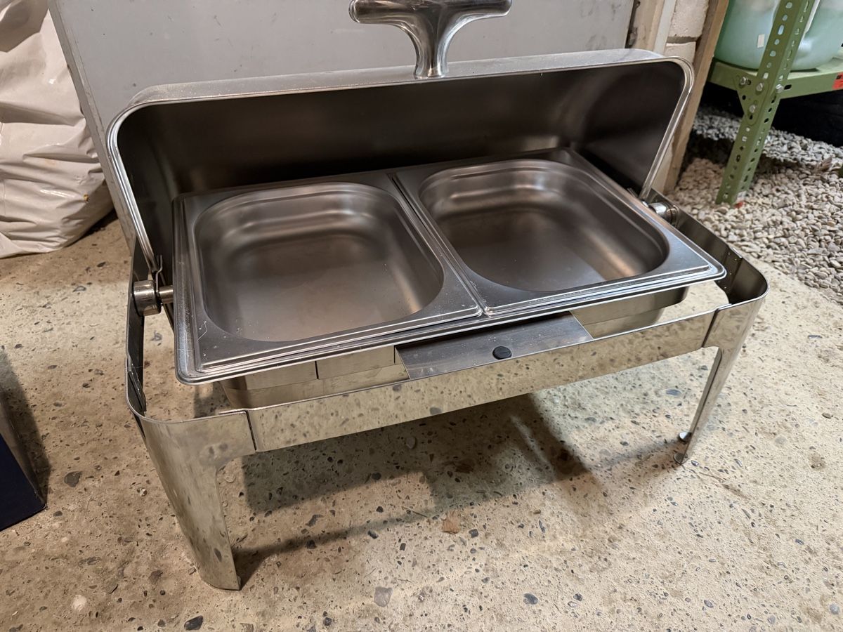 Appareils de cuisine: Chafing Dish 2 Behälter Edelstahl  – D'occasion à Rüschegg Heubach par Ruth949698