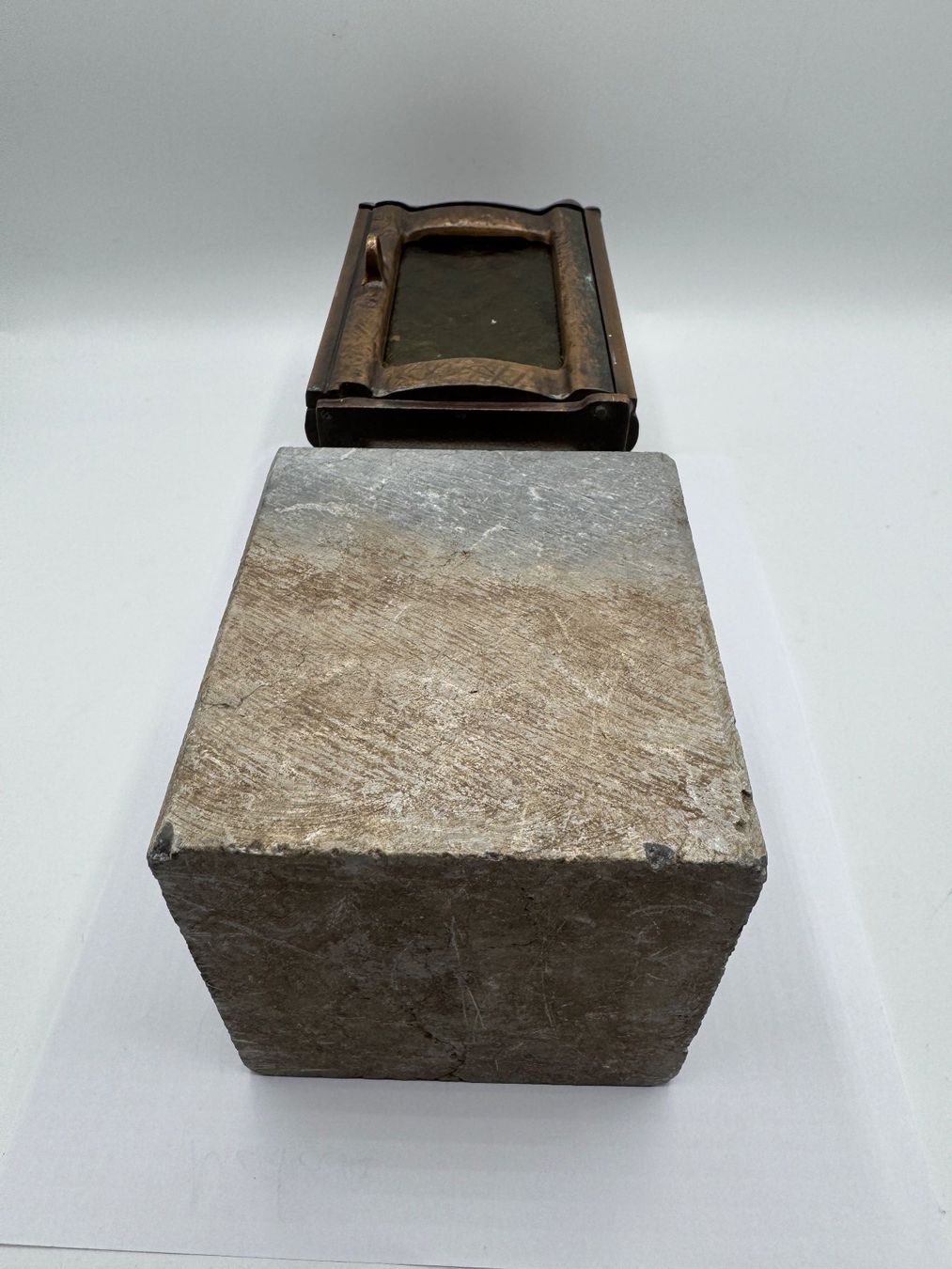 Lanterne: Laterne aus Bronze mit Steinsockel – Usato da Sachseln venduto da BONATI01 6