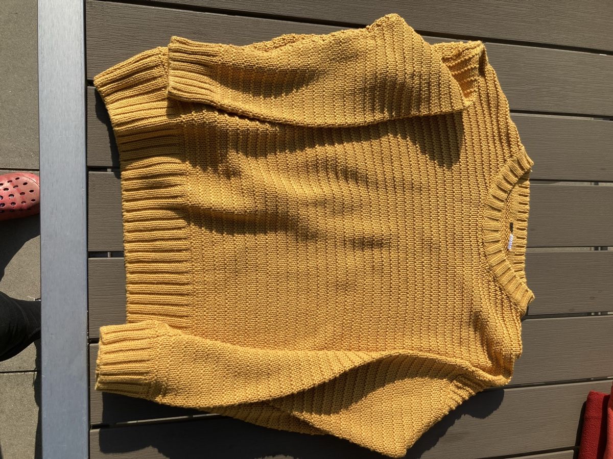 Pulls & Sweat-shirts: Gelber Pullover – D'occasion à Kesswil par Branca-01 7