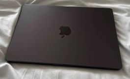 Apple Mac book m4 Pro 48GO RAM 2TO