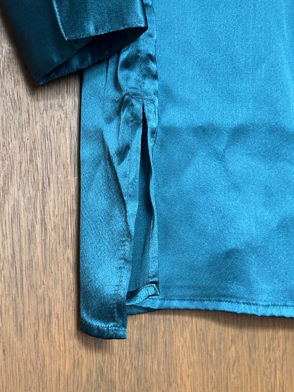 Camicette: Elegante Satin Bluse Oversized Petrolblau – Usato da Maienfeld venduto da bumble-bee888 4