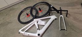 Carbon Rennvelo Rahmen BXT mit Carbon Felgen von Elitewheels