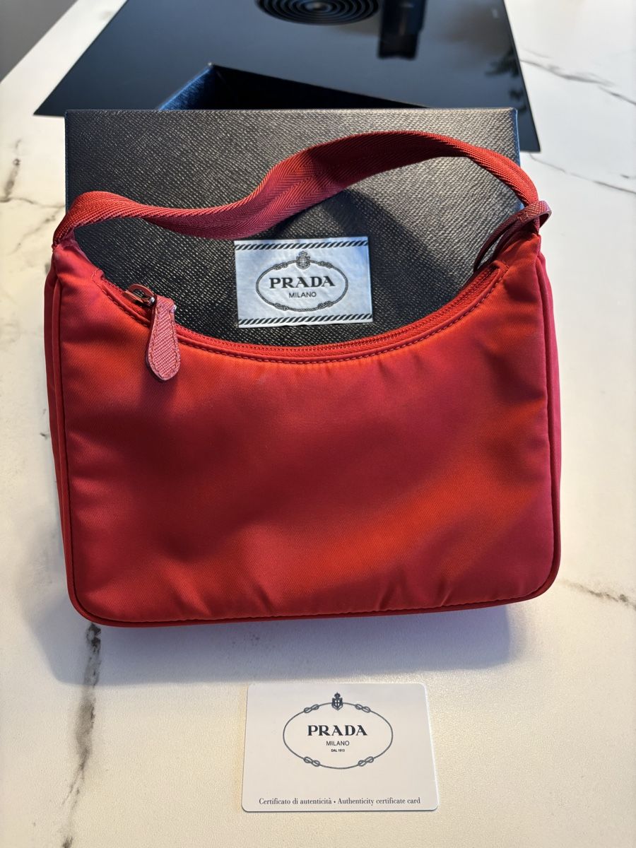Prada Borse da donna: Prada Mini Bag, Rouge, Edition Ré-Nylon 2000 – Nuovo (secondo la descrizione) da la chaux-de-fonds venduto da Hofer5 1