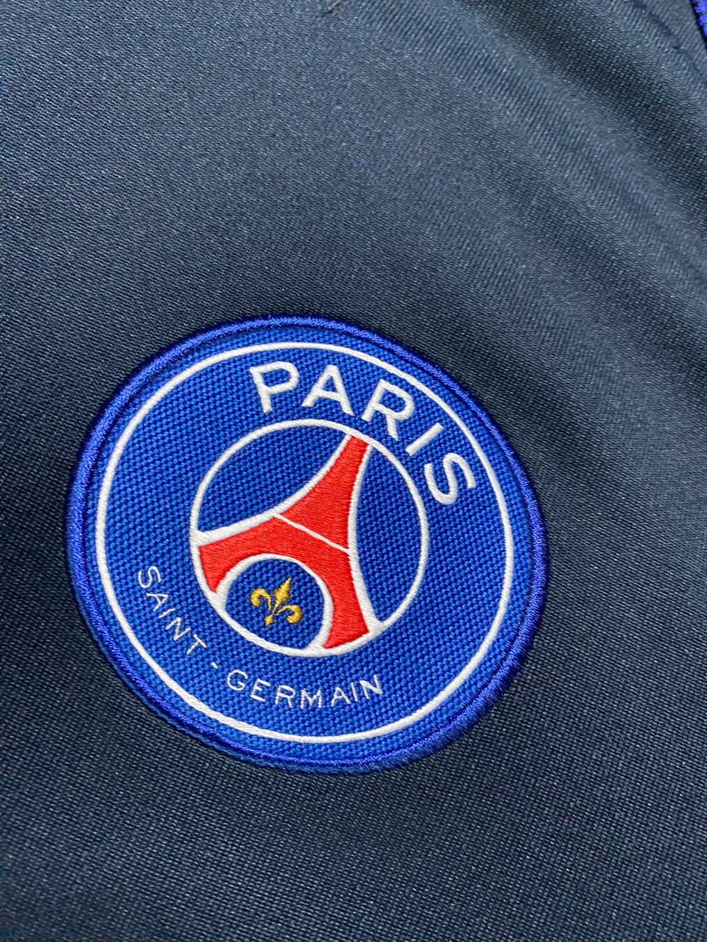 Nike Leibchen & Hosen: Nike PSG Trainingsjacke Dunkelblau M – Gebraucht aus Liestal von Octo_Vintage 2