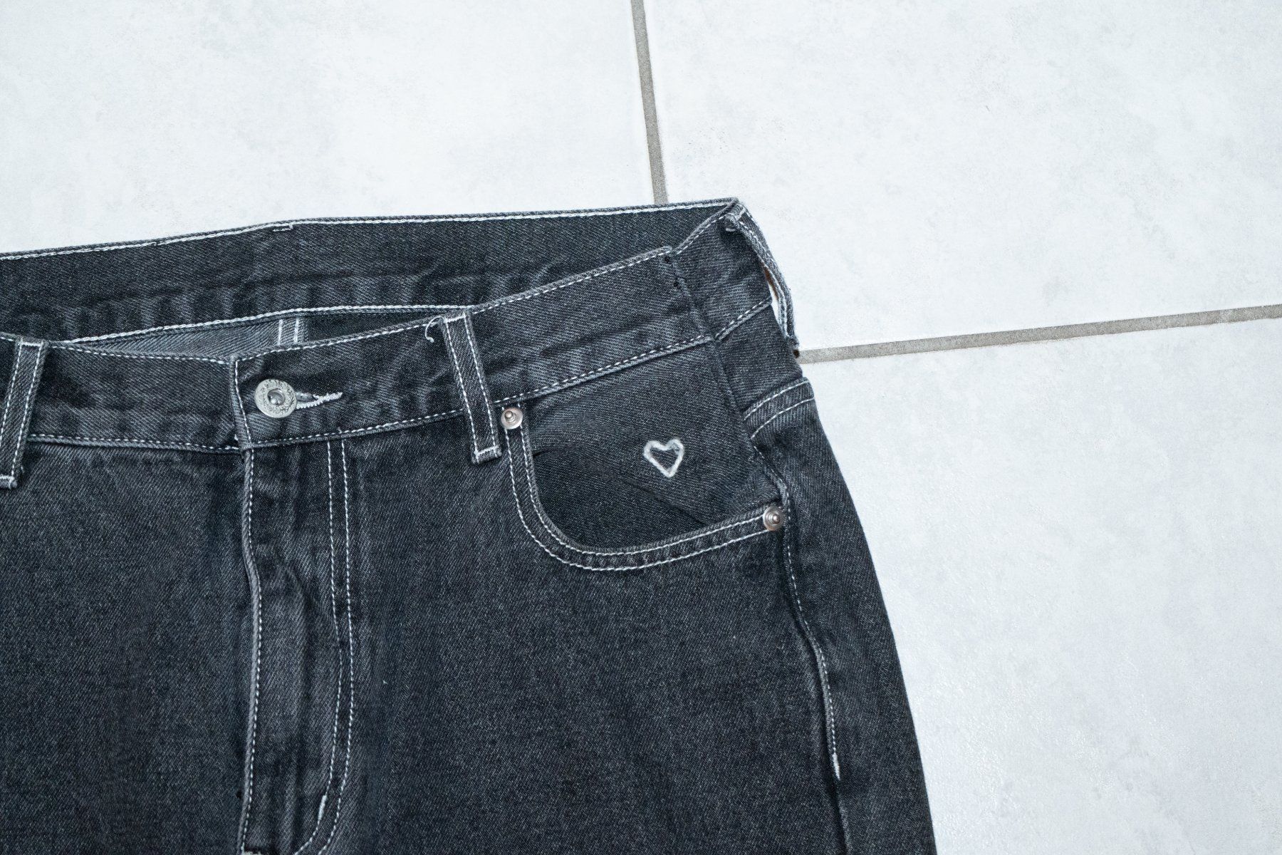 Jeans: Baggy Jeans Schwarz mit Details – Usato da Arni AG venduto da yannick_207 2