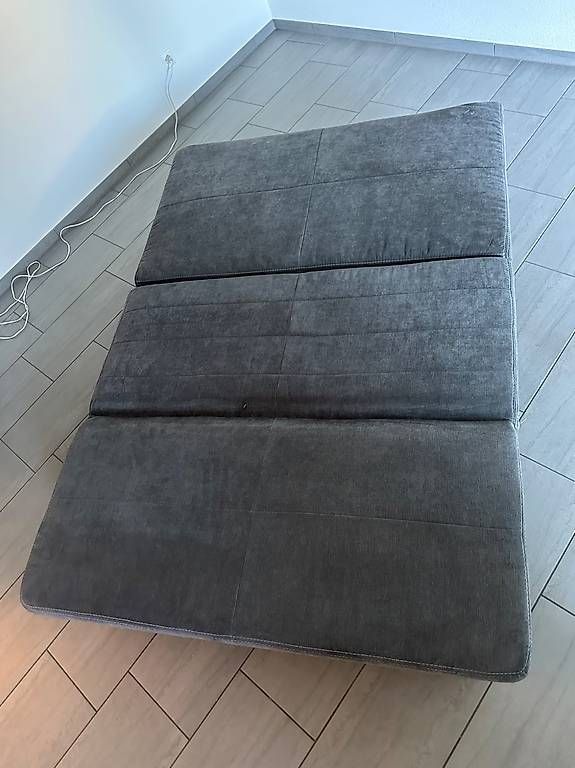 Sofas: Kleine Couch mit Schlaffunktion Hellgrau – D'occasion à Eiken par klimagott 3