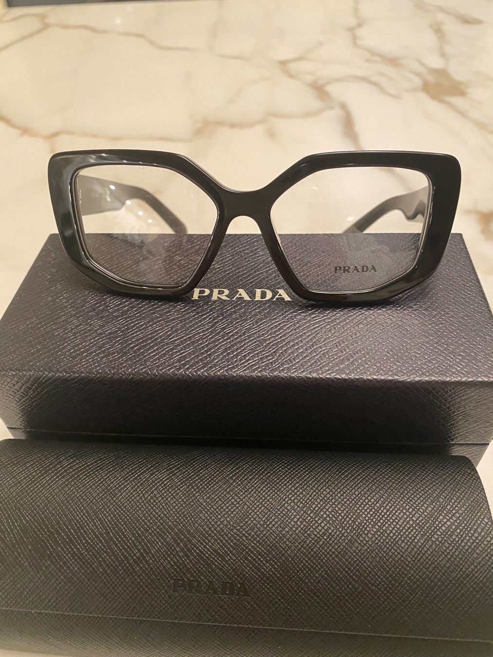 Lunettes & Verres: PRADA Designerbrille Modell PR A04V 1AB101 – Neuf (Voir description) à Oberwil (BL) par Whiteflower66