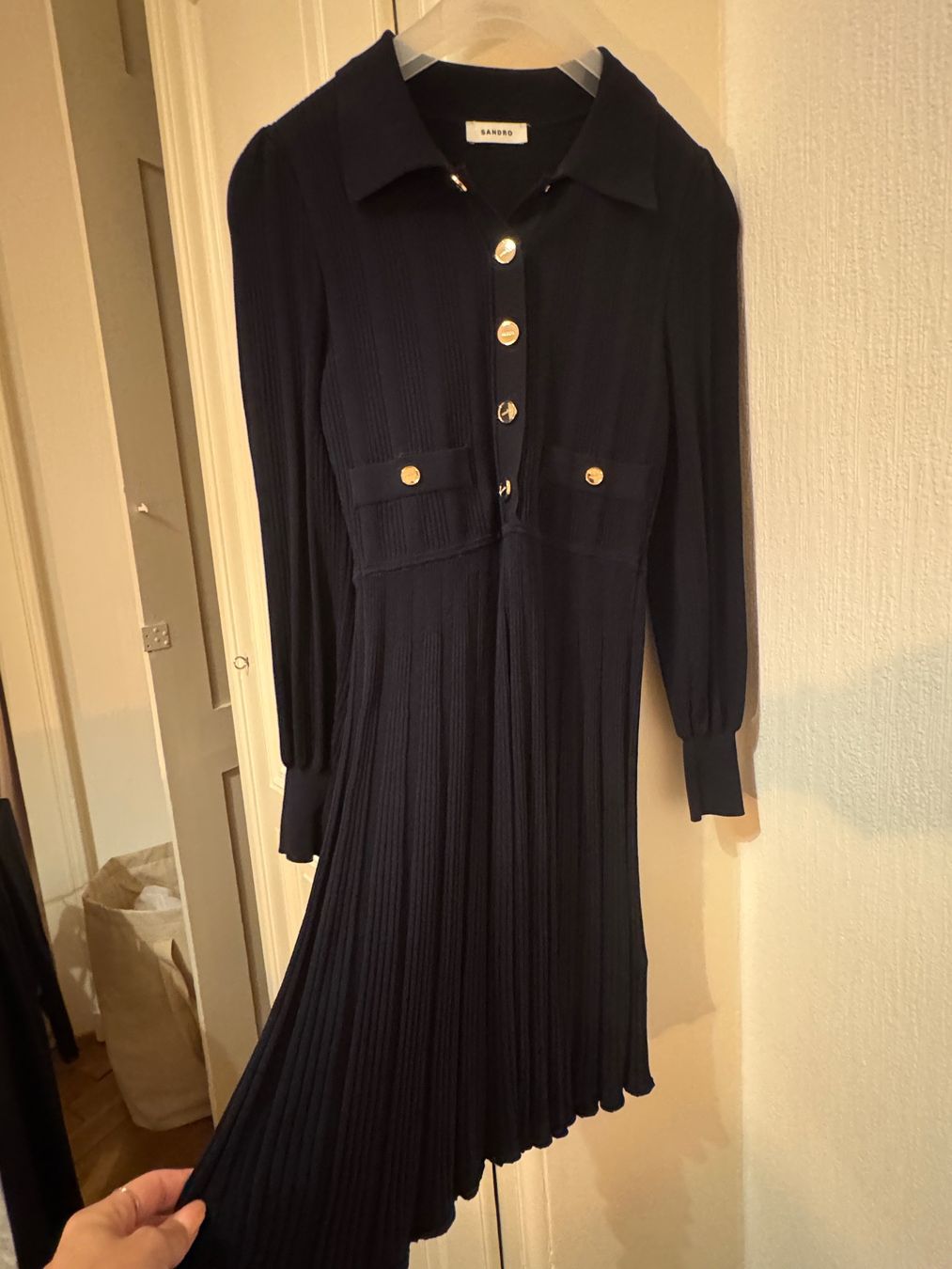 Sandro Kleider: Robe d’hiver Sandro – Gebraucht aus Lausanne von EloLausanne