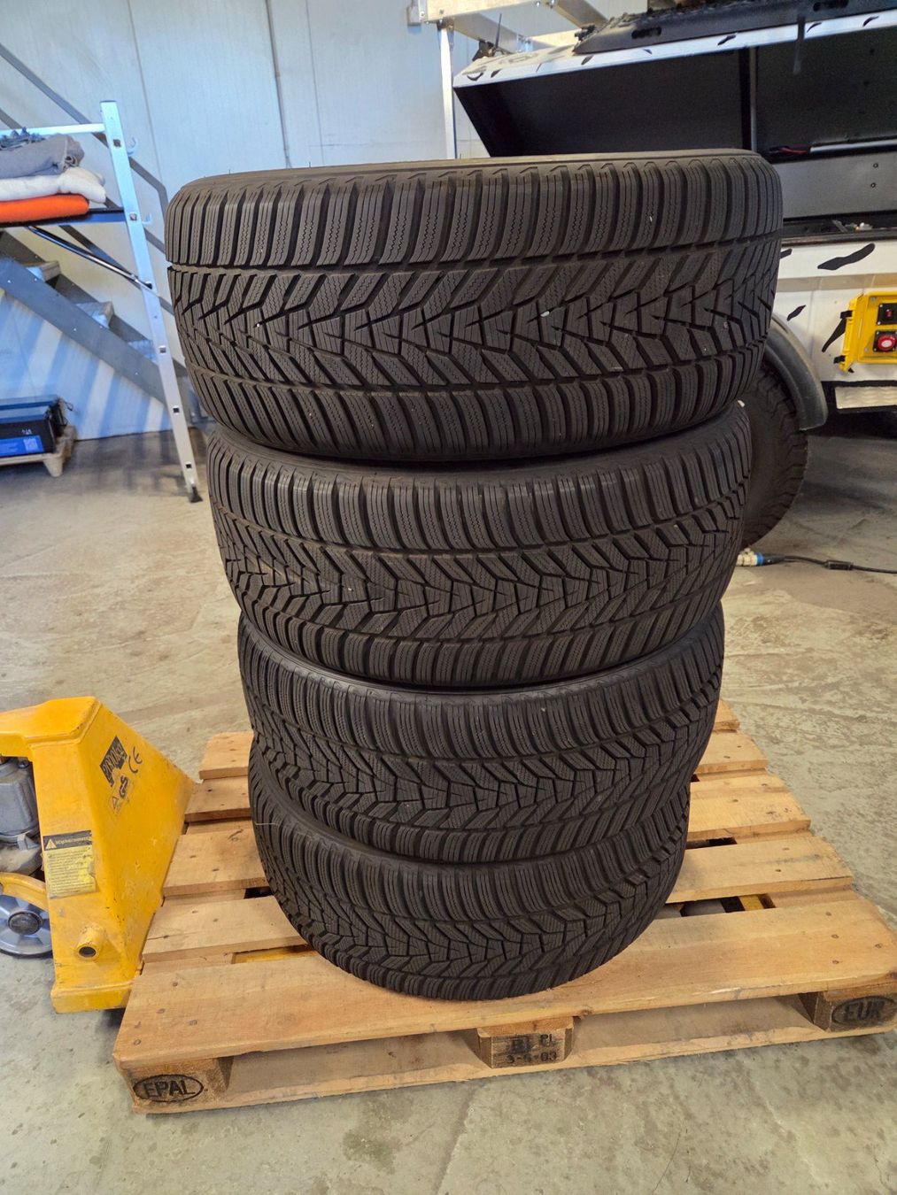 Hankook Pneumatici & Ruote complete: 4 Hankook Winterreifen – Usato da Heimisbach venduto da Lux4x4 1