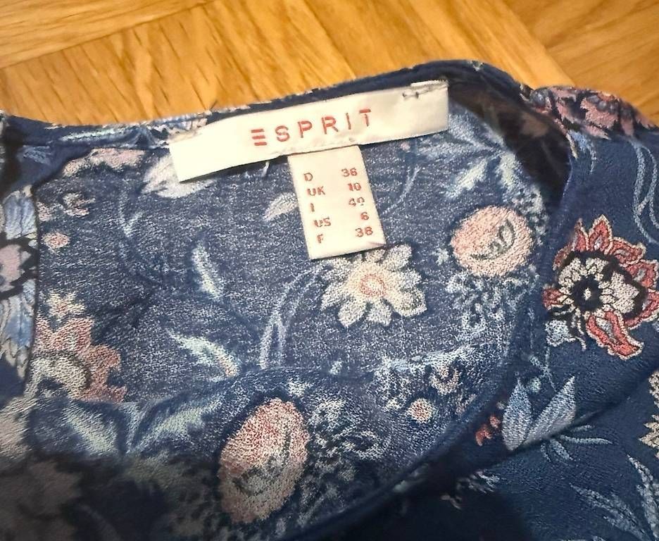 Esprit Tops: Blouse Esprit fleurie taille S 100% viscose – Neuf (Voir description) à Lausanne par loi_8msc 2