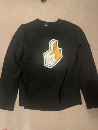 Cooler H&M Pullover in Schwarz mit speziellem Design!