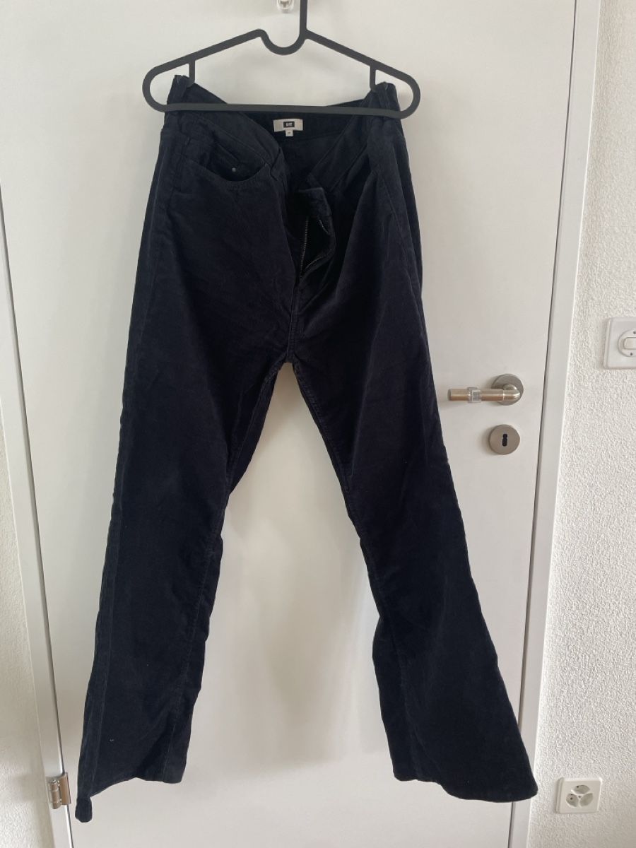 Hosen: Schwarze Cordhose Schlaghose, Marke WE – Gebraucht aus Glattpark(Opfikon) von rue_9c5p