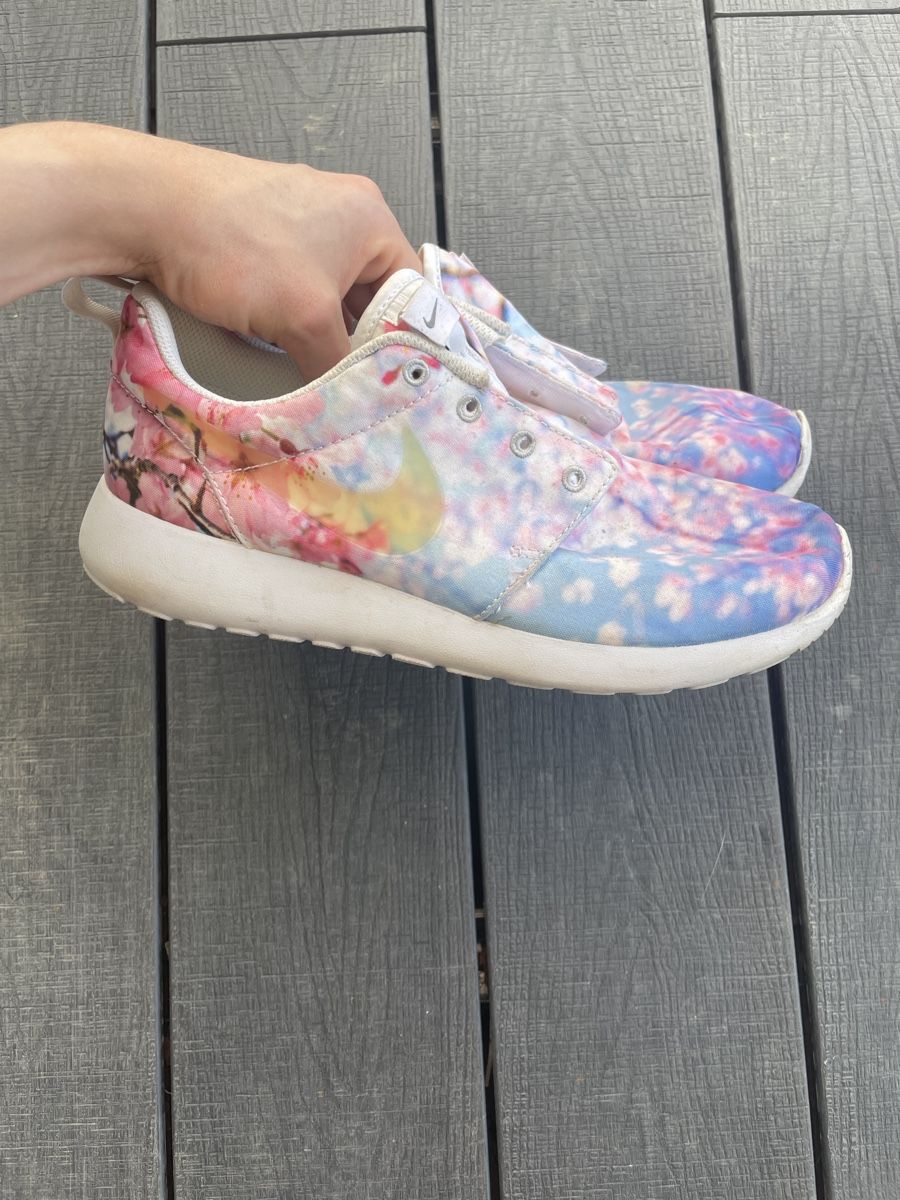 Nike Scarpe da donna: Nike Roshe One cherry blossom editon! – Usato da Steinhausen venduto da ellehcimB