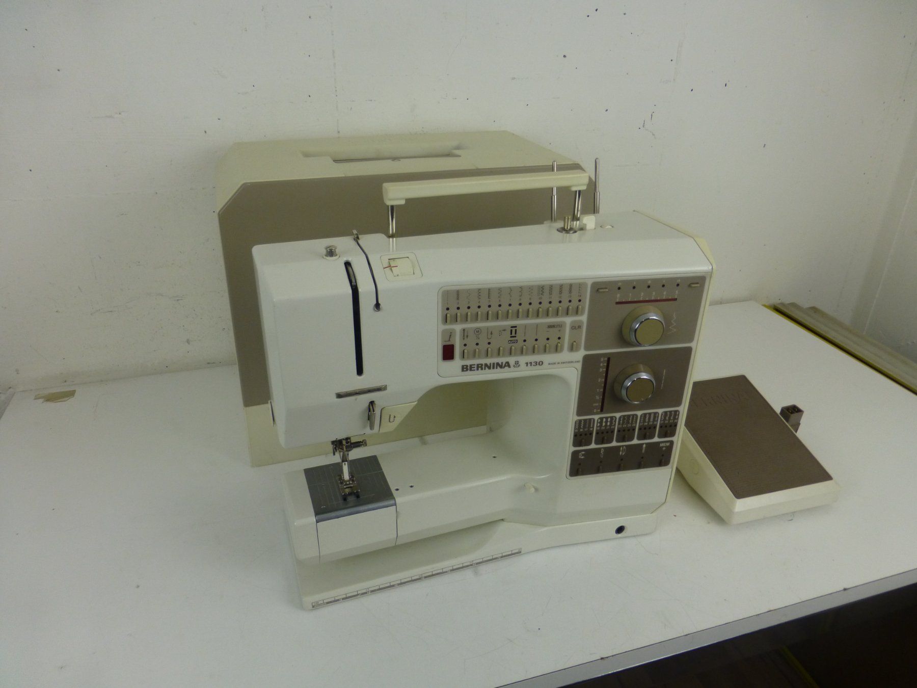 Bernina Macchine da cucire: Nähmaschine Bernina 1130 mit Koffer – Usato da Fahrweid venduto da ekv 1