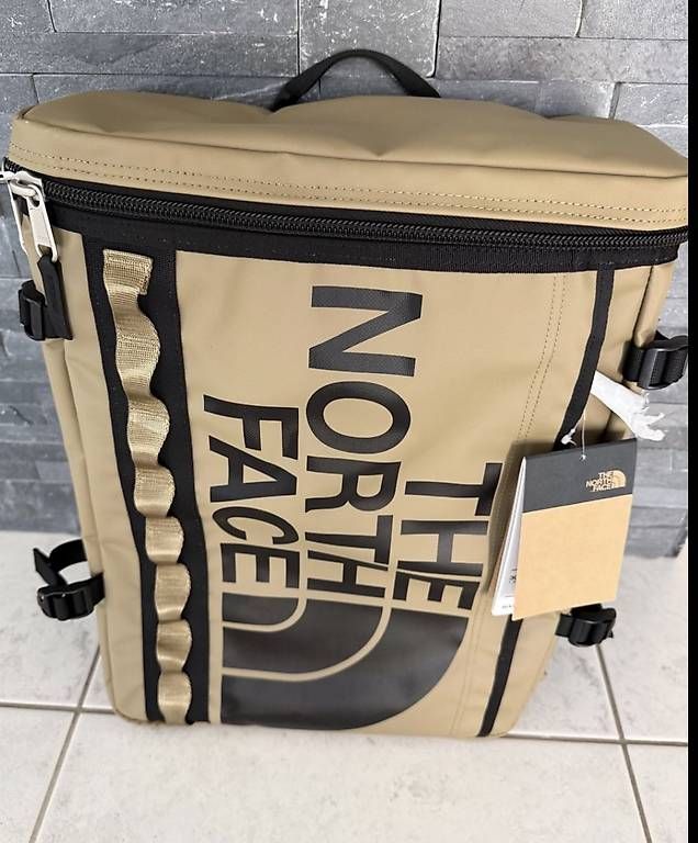North Face Zaini: The North Face Fuse Base Camp Rucksack – Nuovo e nell'imballaggio originale da Hergiswil NW venduto da allmendkoenig 1