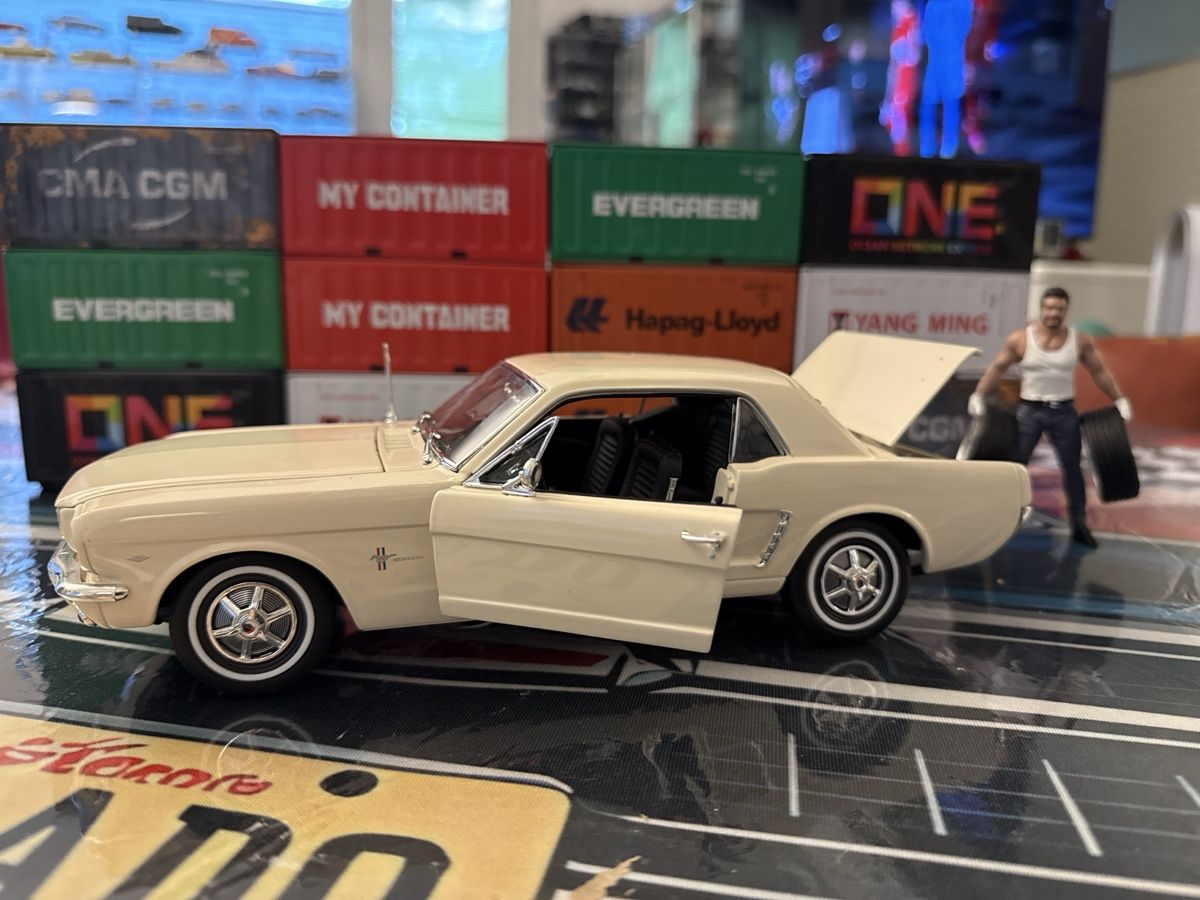 Ford Modellini d'auto: Oldtimer Ford Mustang  1:18 – Nuovo (secondo la descrizione) da Basel venduto da Zomeg