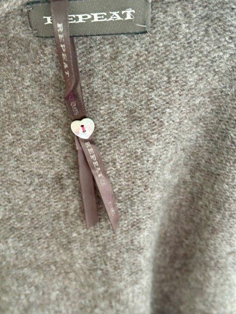Maglioni & Felpe: Pullover / dress – Usato da Dallenwil venduto da ZD2019 3