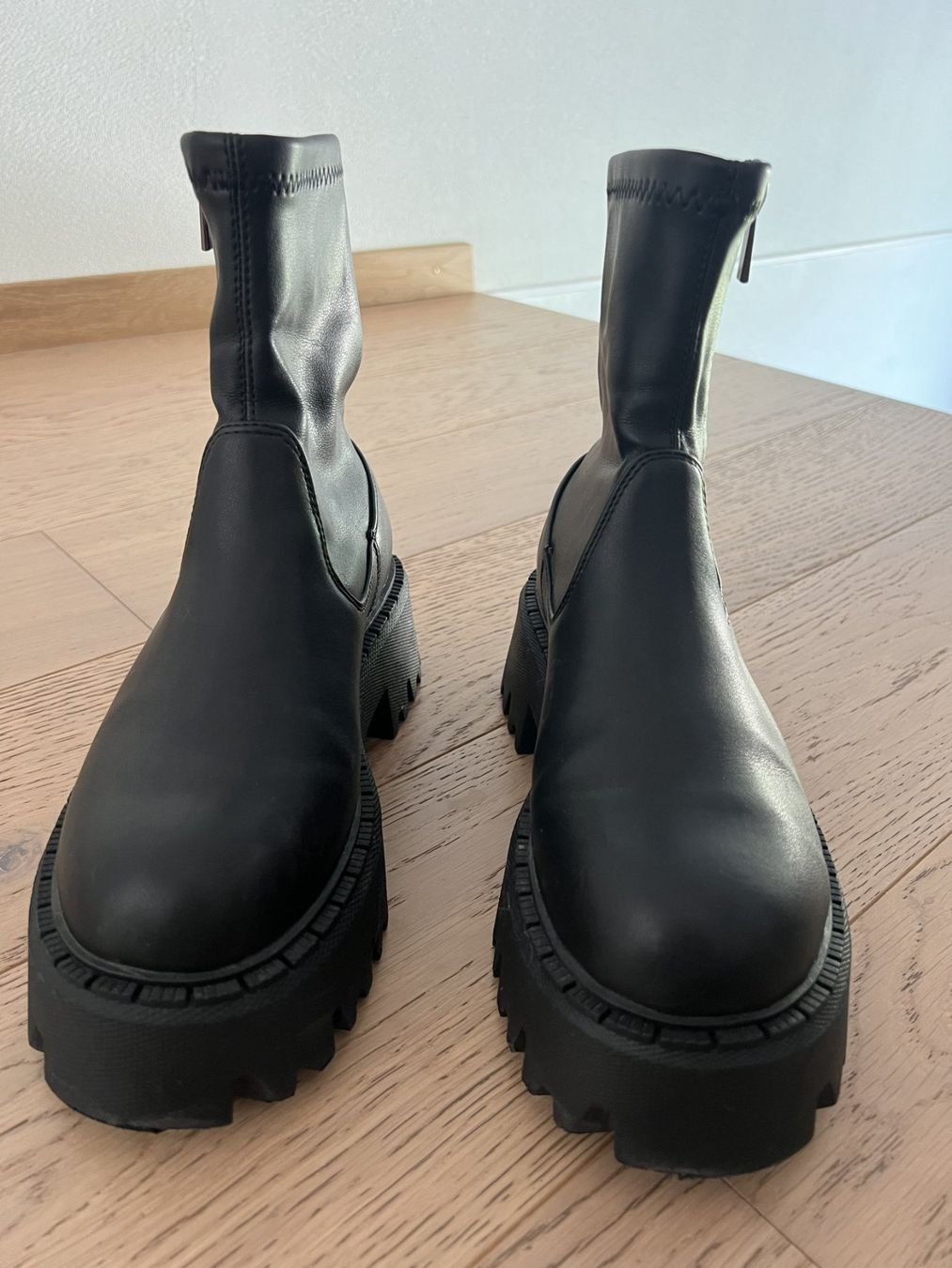 Damenschuhe: Bottines noires à plateforme, Even&Odd – Gebraucht aus Orsières von far_5lp2 2