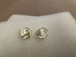 Elegante Camellia Ohrstecker, col. weiss/goldfarben, neu