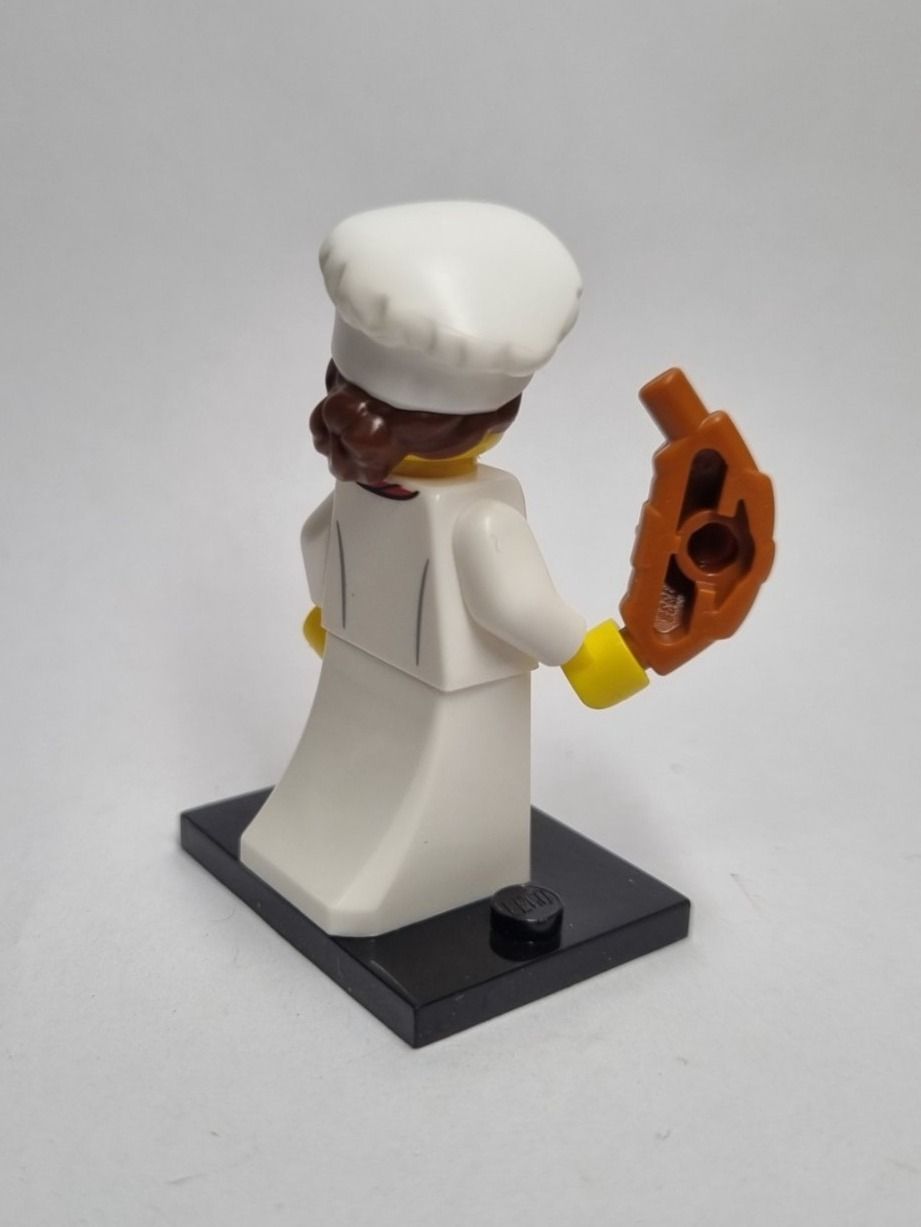 Lego Kit di costruzioni: LEGO BAM Late 2023 Baker with Croissant – Nuovo (secondo la descrizione) da Basadingen venduto da NekoBricks 5