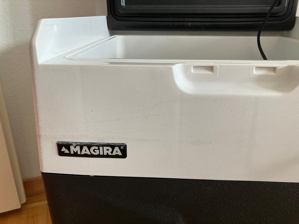 Magira Portable Cooler/Warmer Box with Wheels, Great! (Gebraucht) in ...