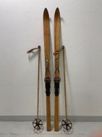Ski (Nr. 25), Holzski der ca. 1950er Jahre in gutem Zustand