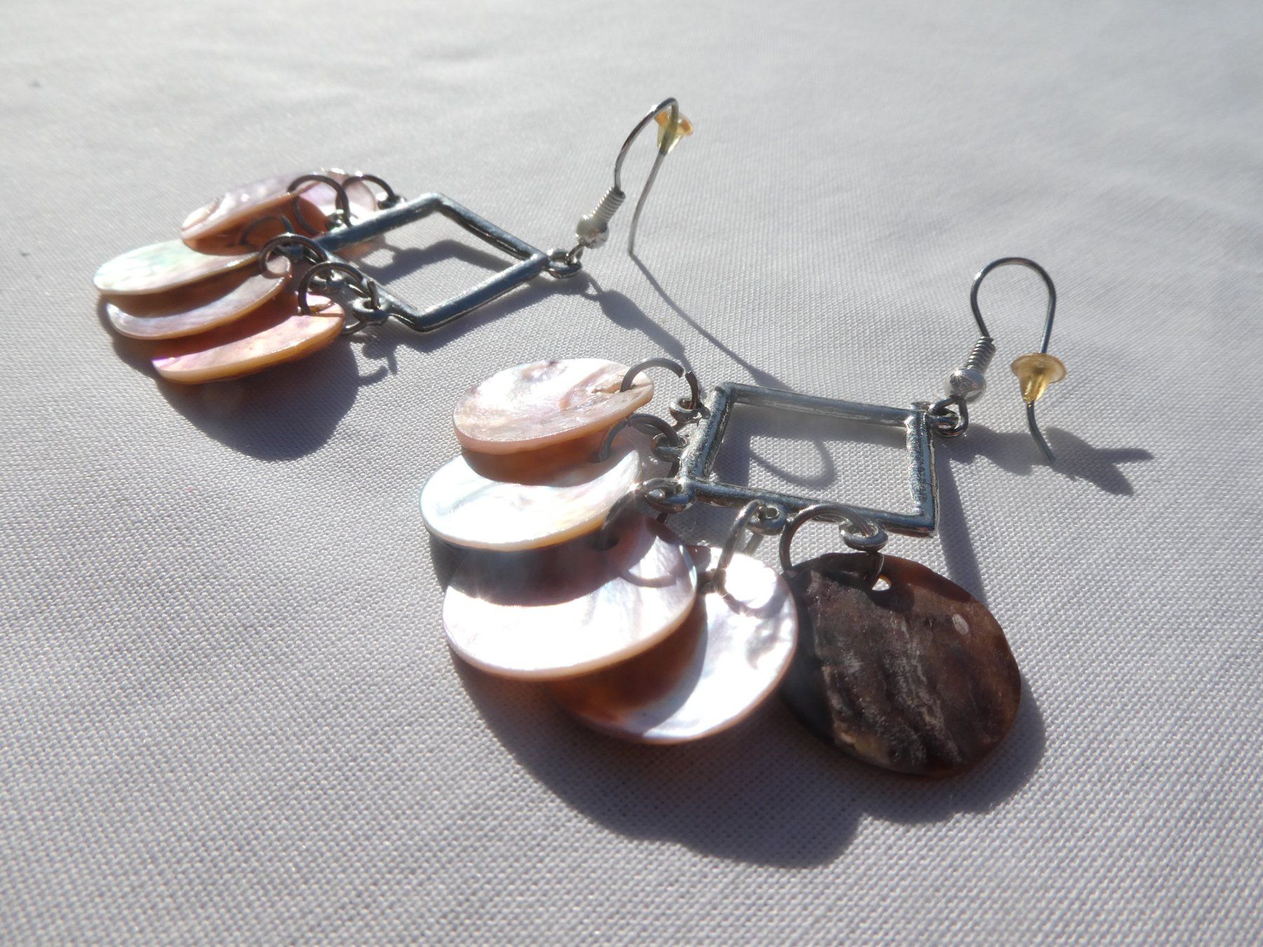 Ohrringe & -stecker: Ohrhänger mit Perlmuttplättchen, Modeschmuck – Gebraucht aus Gattikon von kaandooh 1