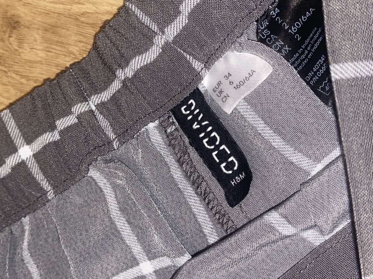 H&M Hosen: H&M Stoffhose grau kariert Grösse 34 – Gebraucht aus Wigoltingen von luu23 3