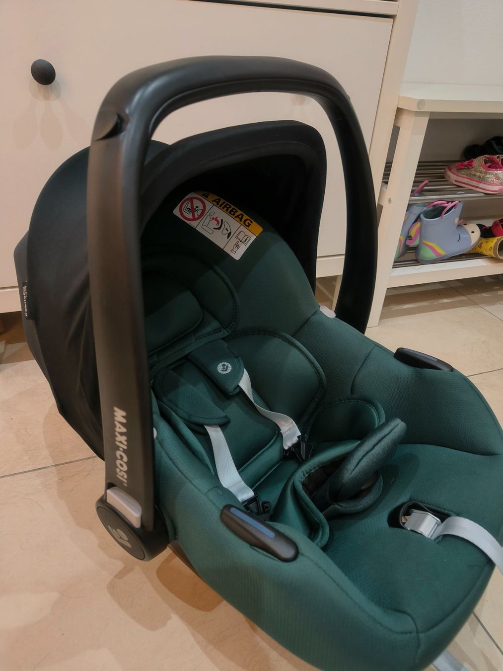 Maxi-Cosi Sièges auto: Maxi Cosi Set CabrioFix i-Size Essential Green mit Base – Neuf (Voir description) à Strengelbach par Lerch05