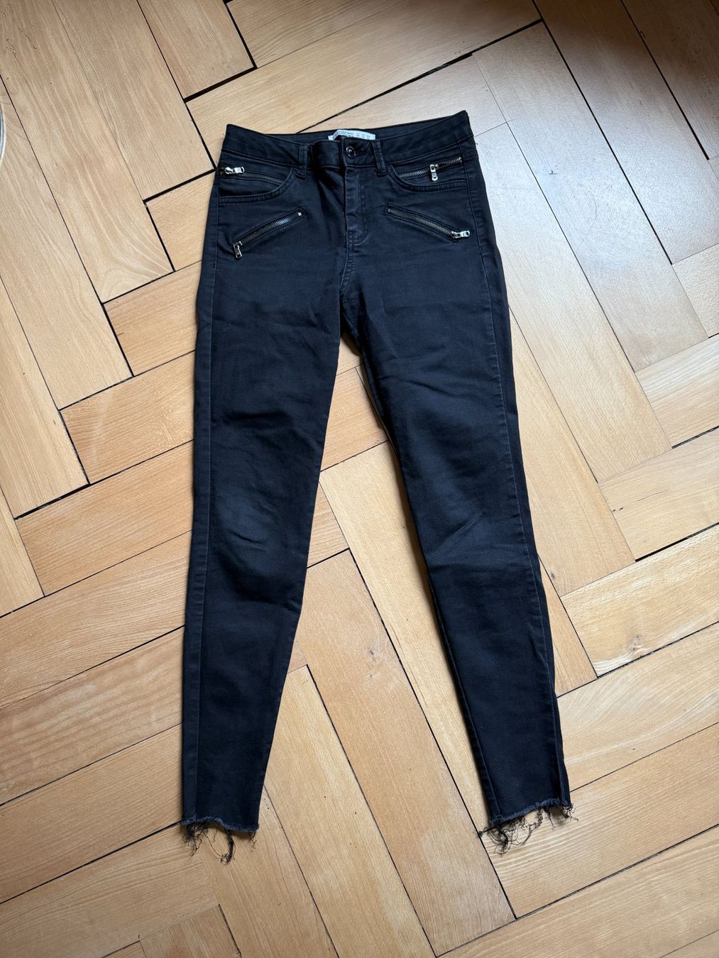 Zara Jeans: ZARA - Skinny Jeans schwarz 36 – Gebraucht aus Zürich von Diazaio