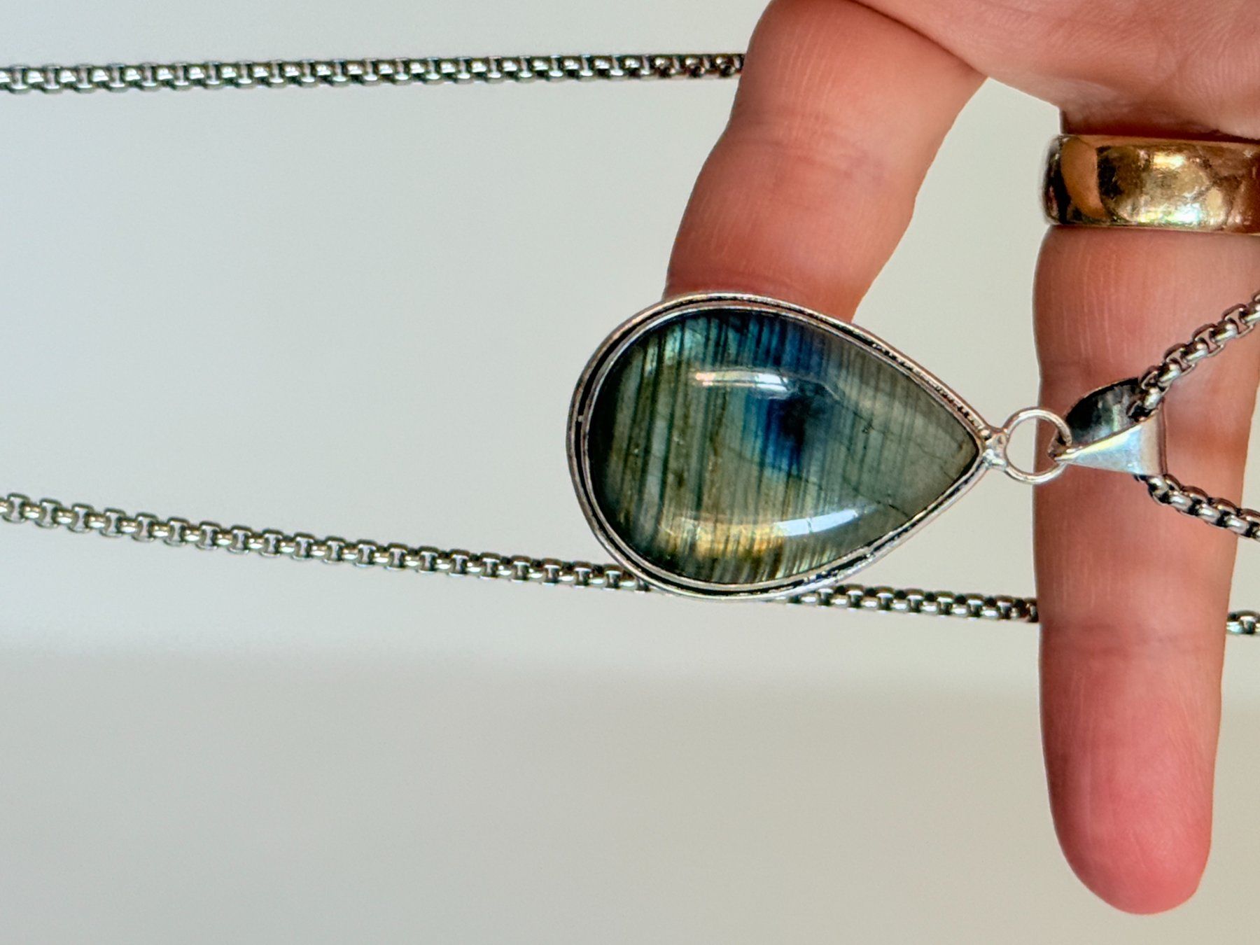 Catenine: Pendentif Labradorite forme goutte neuf – Nuovo e nell'imballaggio originale da Genève venduto da AWWA 2