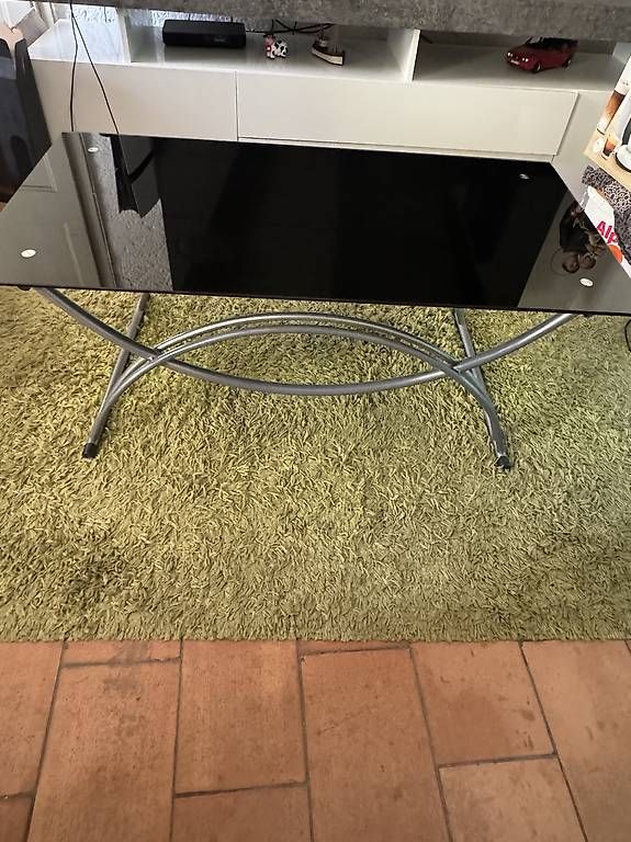 Tavoli: Table basse moderne en verre noir et métal gris. – Usato da Bevaix venduto da mic_rdc7 1