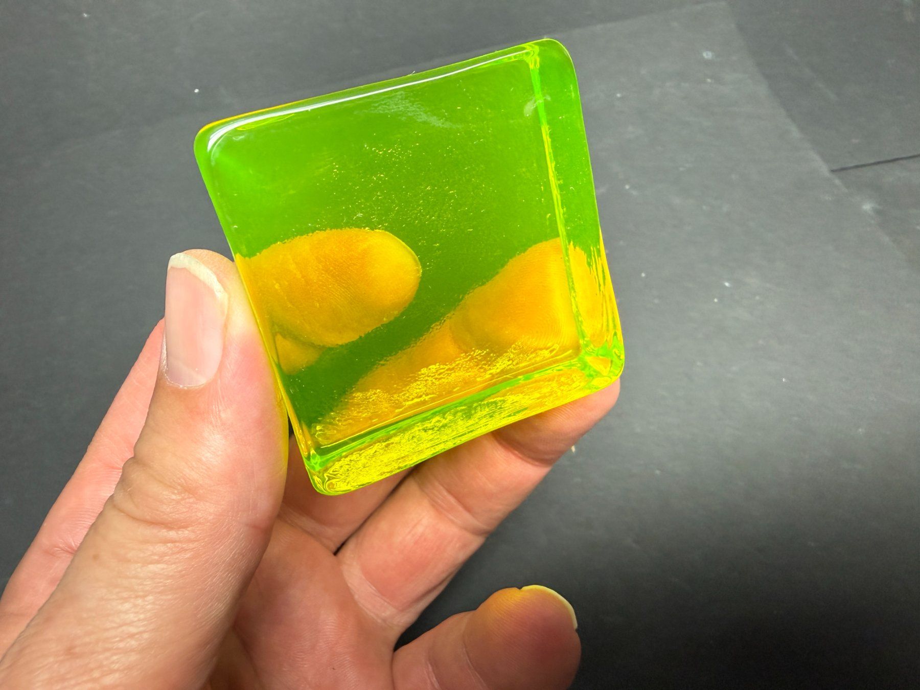 Bicchieri: Uranglas Block, 45 x 45 x 20 mm, 110g – Nuovo e nell'imballaggio originale da Lützelflüh-Goldb venduto da Elementis 4