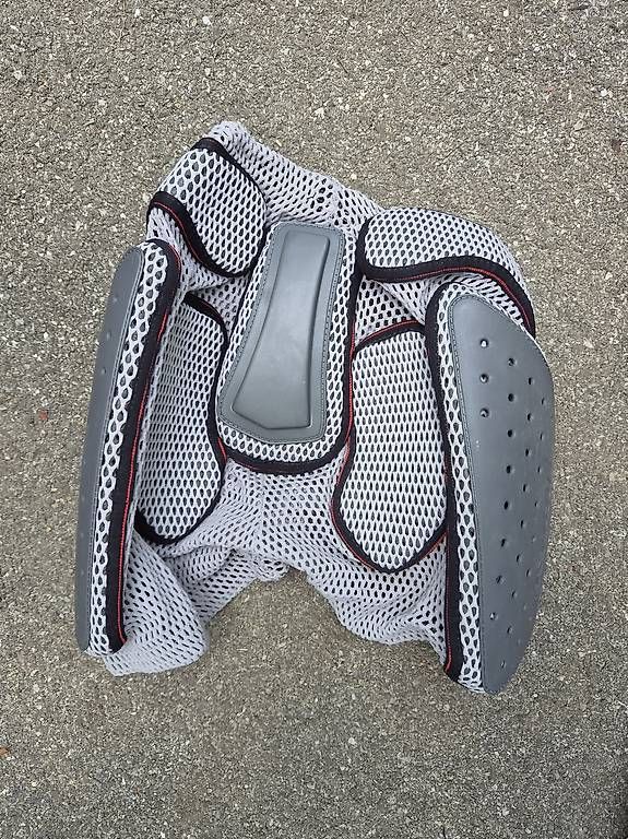 Schutz & Schoner: Protection Coxis Dainese – Gebraucht aus Villars-sur-Glâne von scala-x