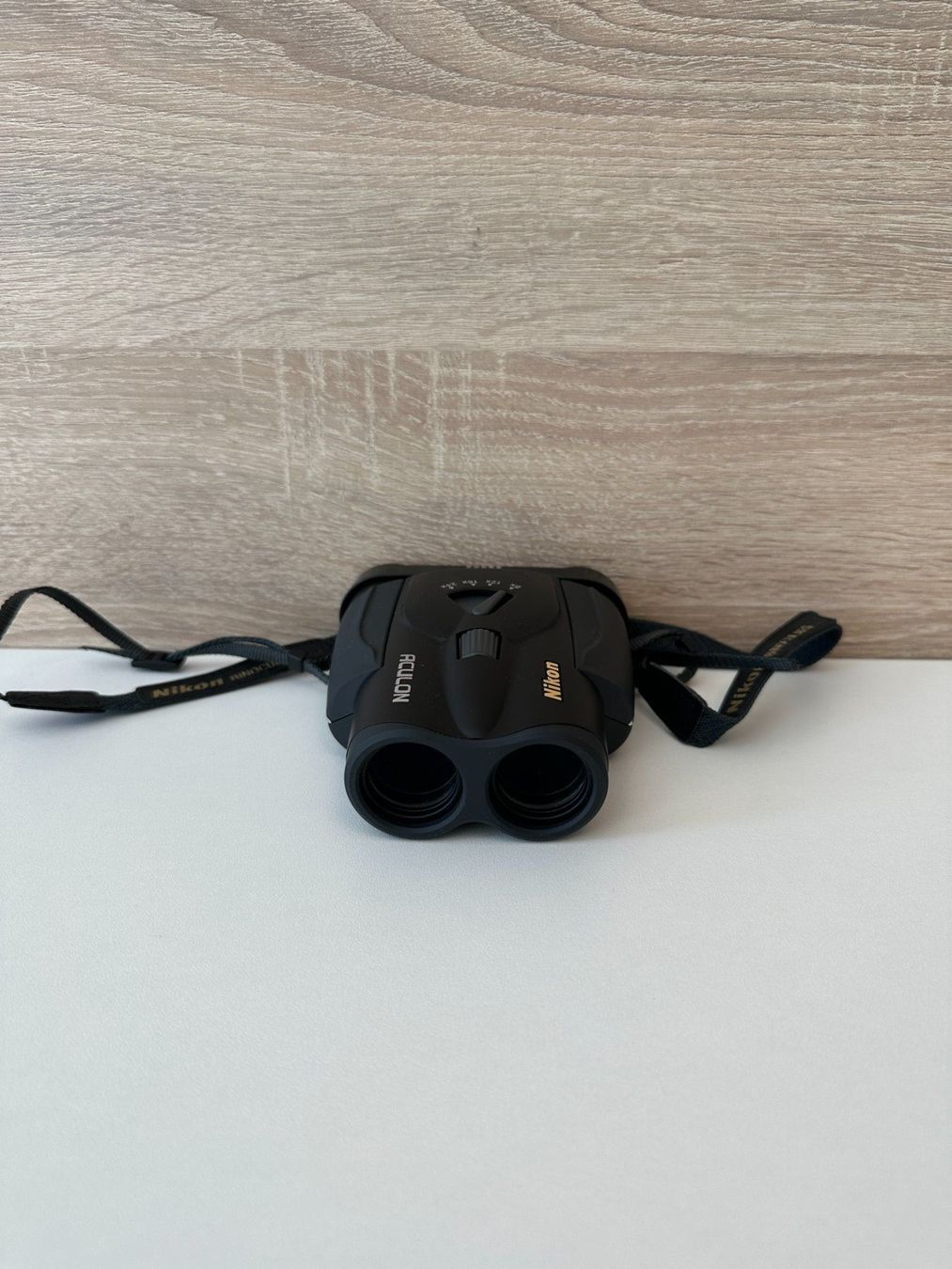 Nikon Binocoli: Nikon Fernglas mit Tasche – Usato da Winterthur venduto da osc_t6xg 4