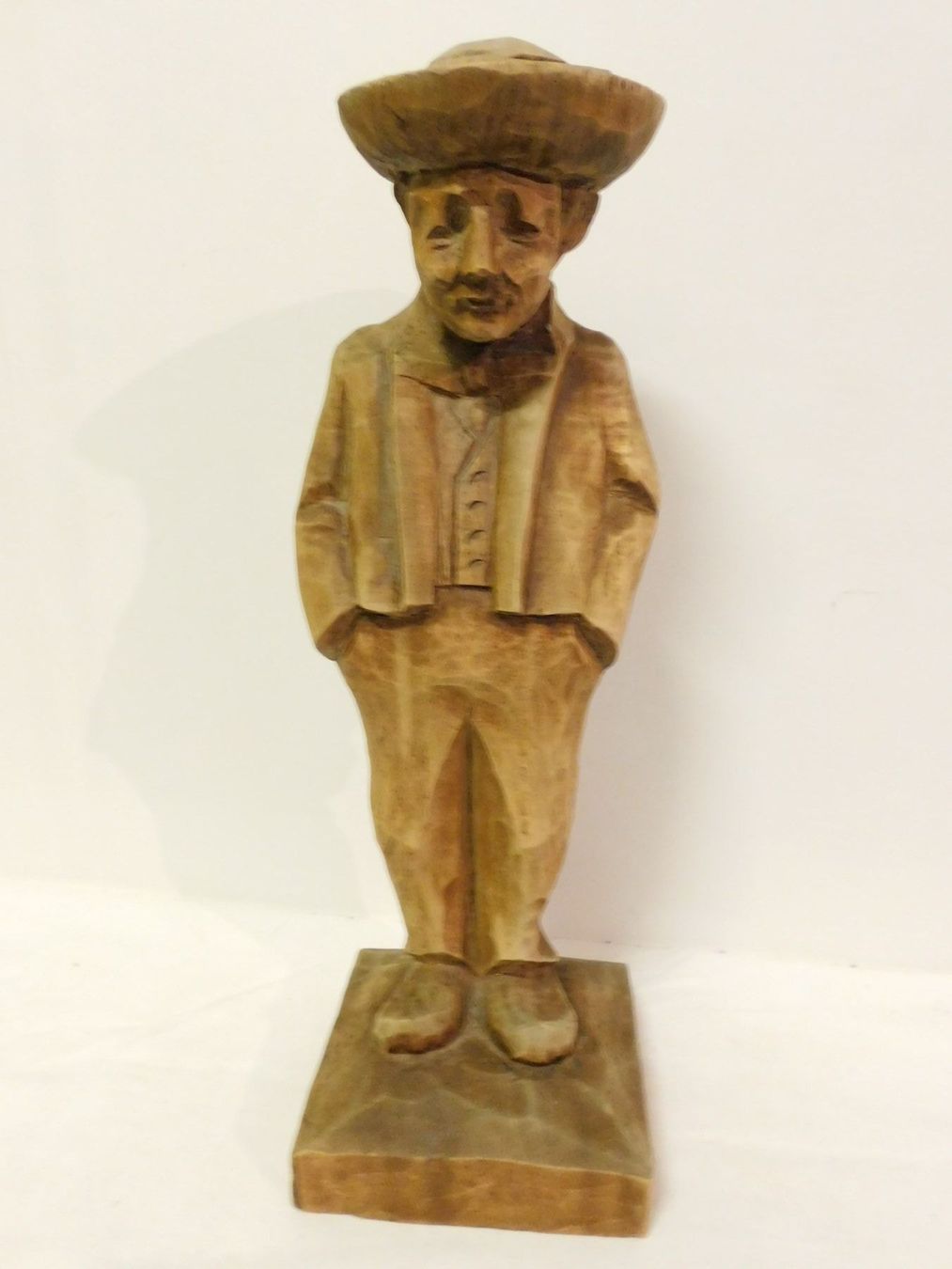 Sculture & Statue: Holzfigur Mann mit Hut, geschnitzt, Vintage – Usato da sursee venduto da trilli-tralli 2